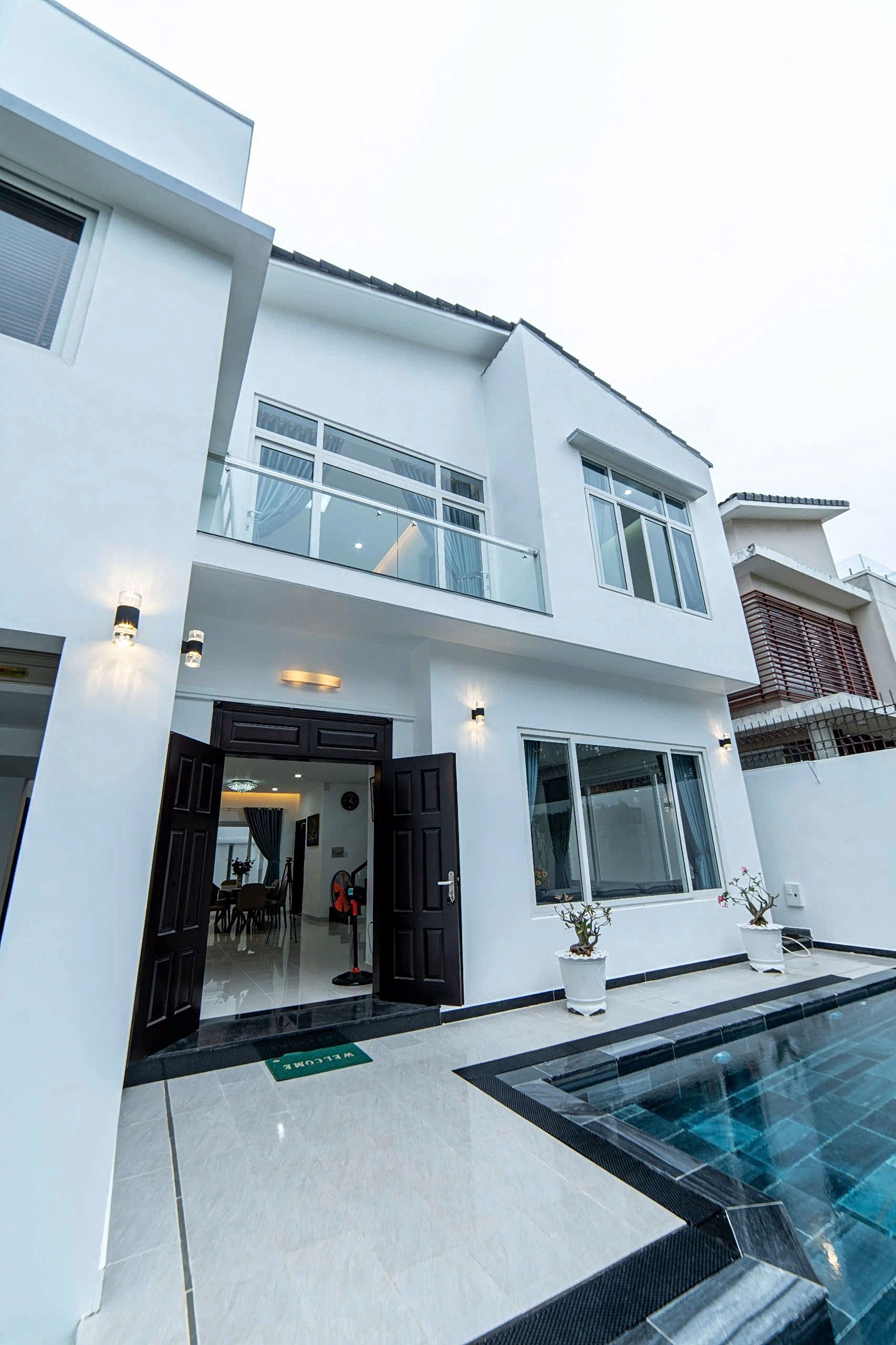 Villa Vũng Tàu gần biển hồ bơi, có 5 phòng ngủ và karaoke bida miễn phí